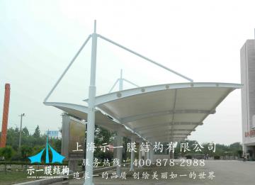 膜結(jié)構(gòu)車(chē)棚與暴雨高溫