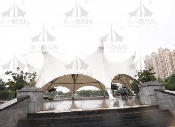 下雨天膜結構如何防止積水？